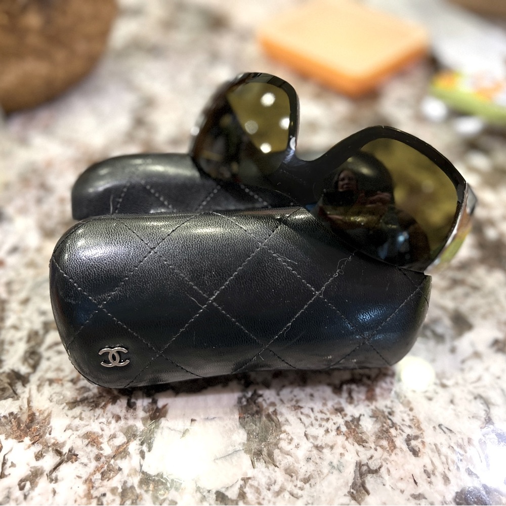 Chanel sunglasses  🕶️-Authentic -very good condition.